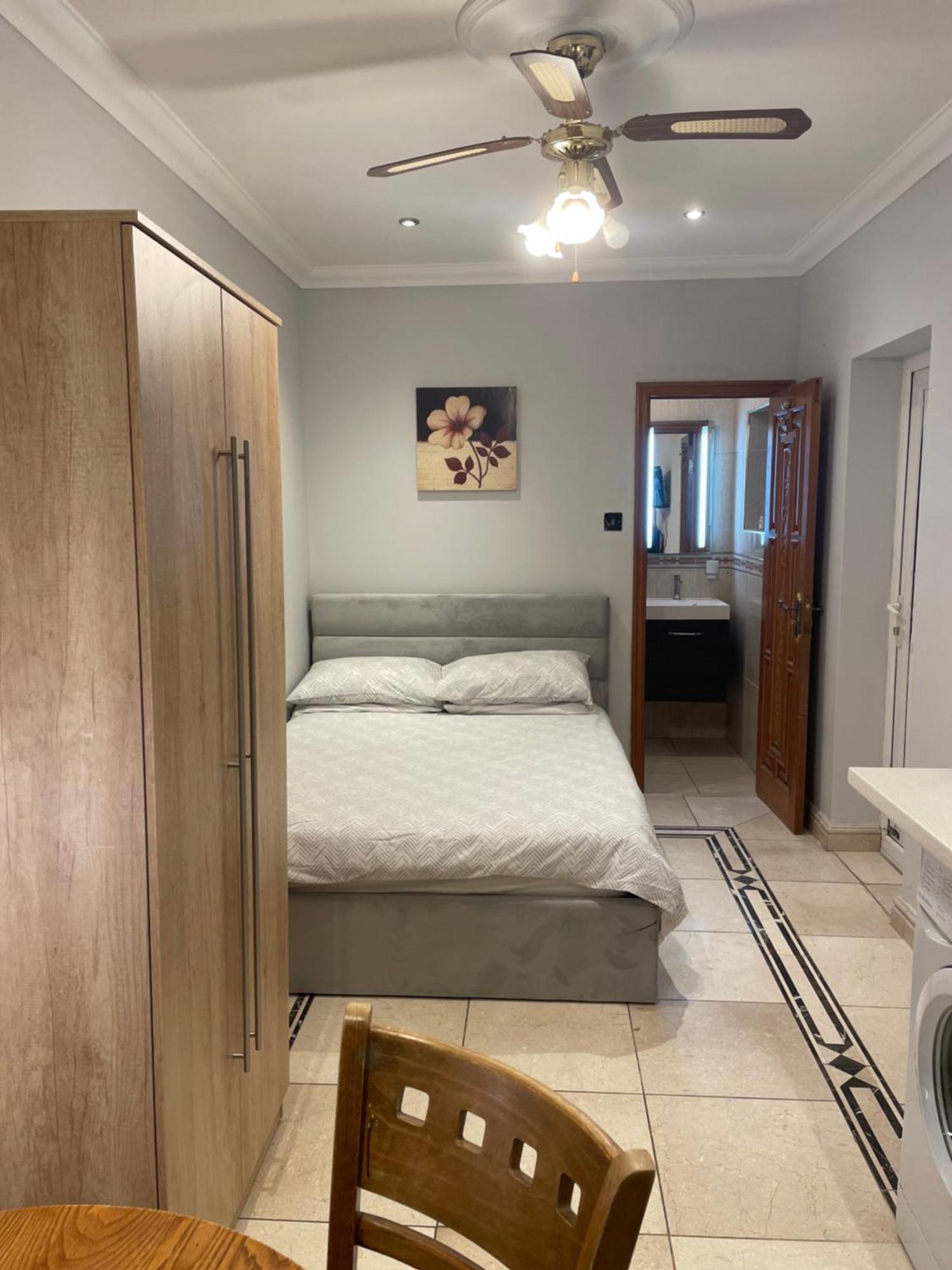 North London Studio Apartment Dış mekan fotoğraf